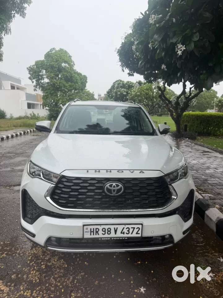 Toyota Innova Hycross, 2025, Petrol
