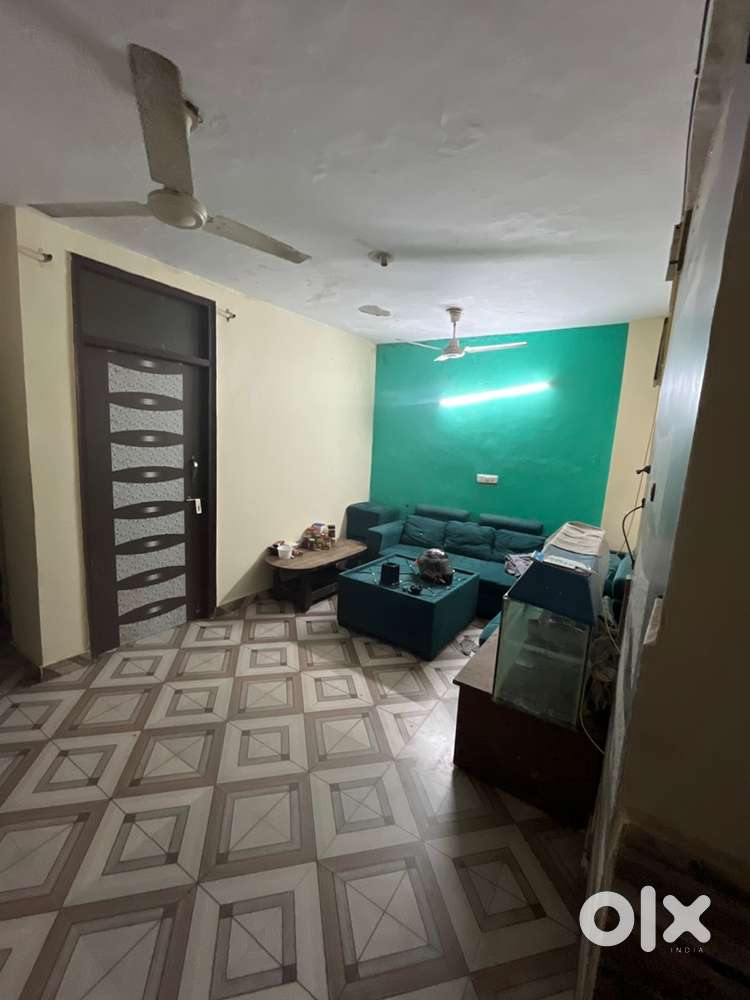 Need flatmake for 2bhk ready to move flat room For Rent: Houses