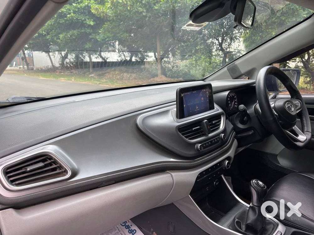 Tata Altroz, 2020, Petrol