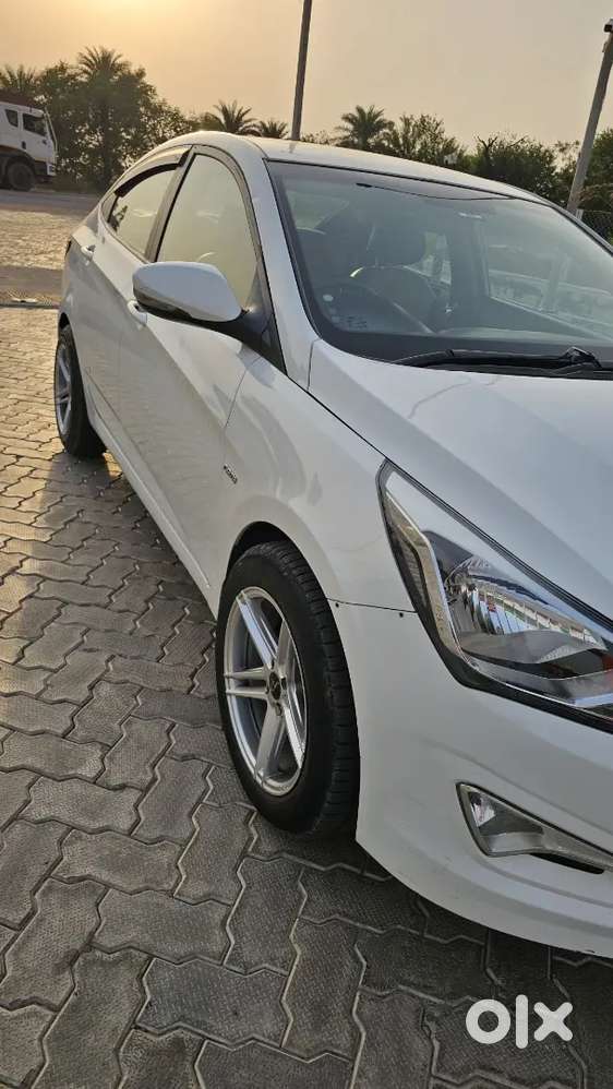 Hyundai Verna 2016