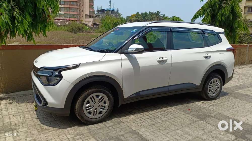 Kia Carens 2023 Petrol 7800 Km Driven