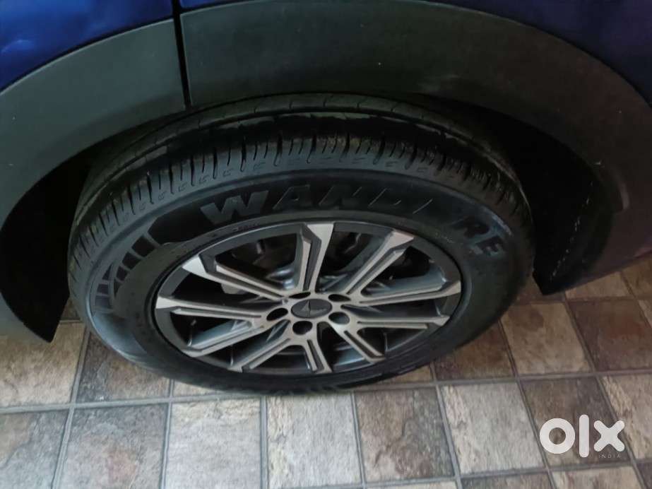 Mahindra Xuv700 2.0 Ax 7 Petrol At Str, 2021, Petrol