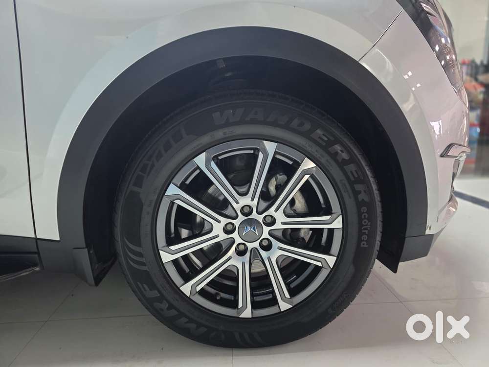 Mahindra Xuv700 2.2 Ax 7 Diesel At Luxury Pack Str Awd, 2023, Diesel