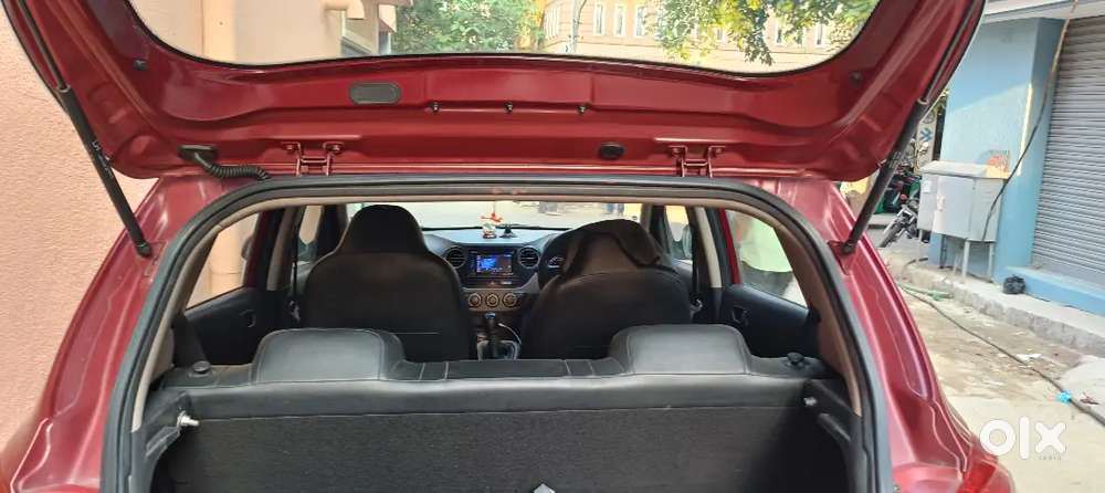 Hyundai I10 2015 It's In V Good Condition Company Maintenance
