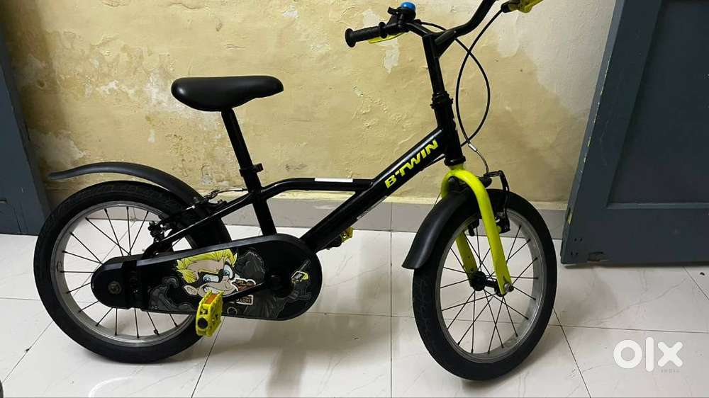Kids Cycle Btwin Dark Hero BTwin Kids Cycle, 4-7 Year Kid Cycle