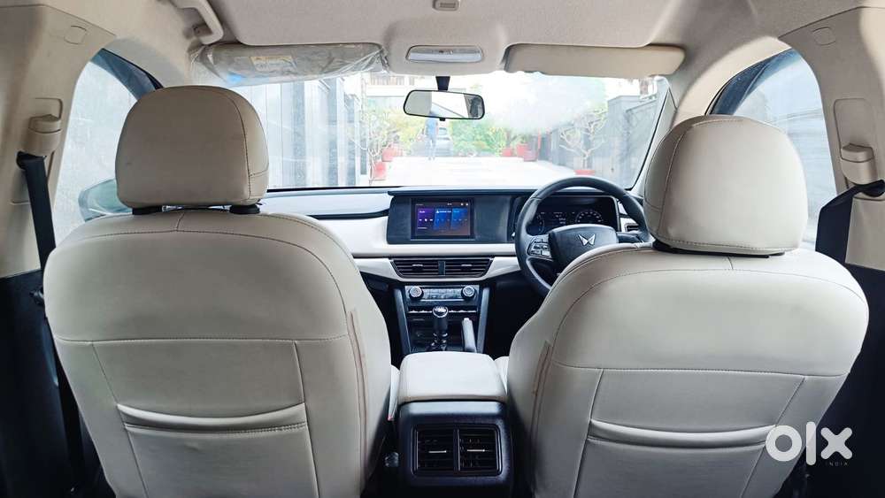 Mahindra Xuv700 2.0 Mx Petrol Mt 5 Str, 2024, Petrol