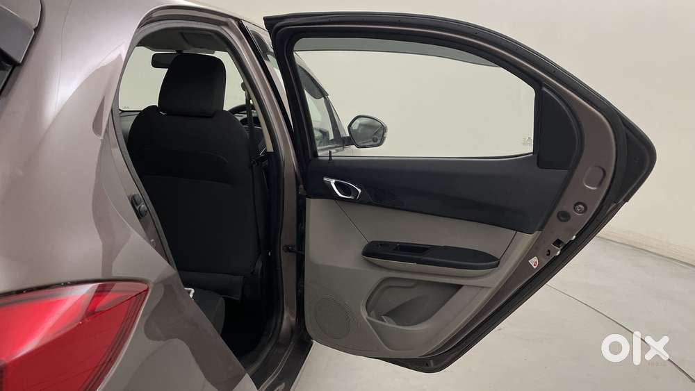 Tata Tiago Xza, 2017, Petrol
