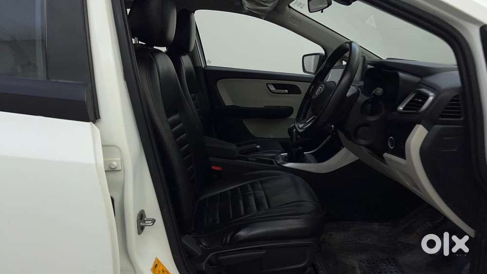 Tata Altroz Xz Plus (s), 2023, Petrol