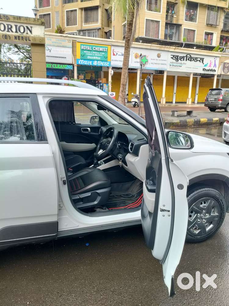 Hyundai Venue 1.2 S (o), 2024, Petrol