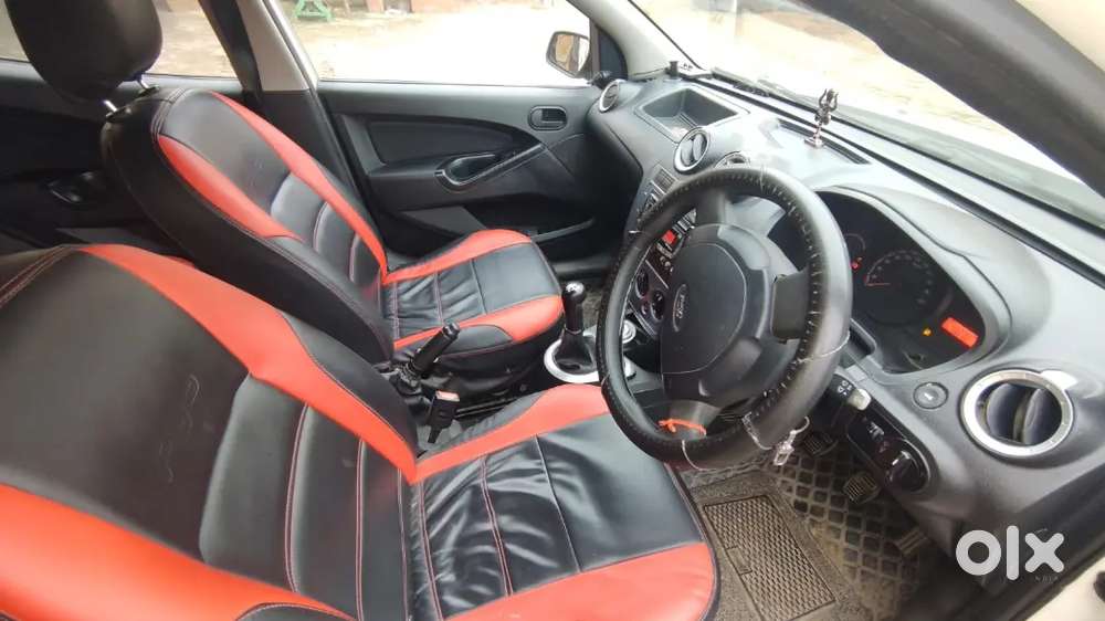 Ford Figo Petrol 2015