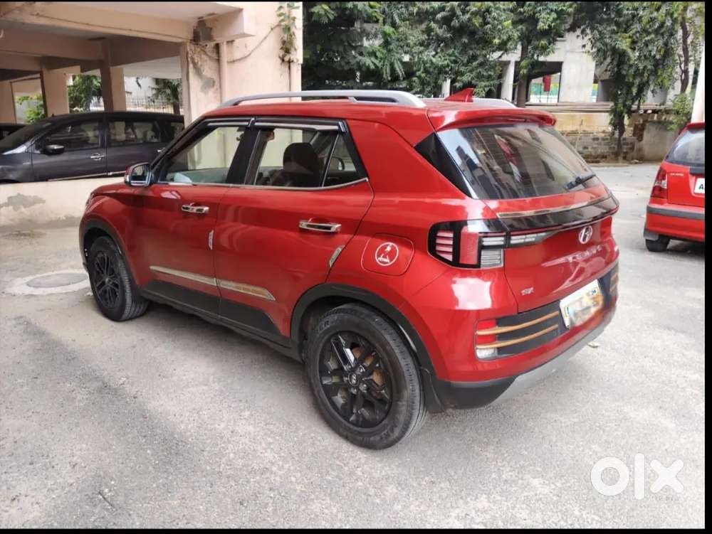 Hyundai Venue 2022 Petrol 61500 Km Driven