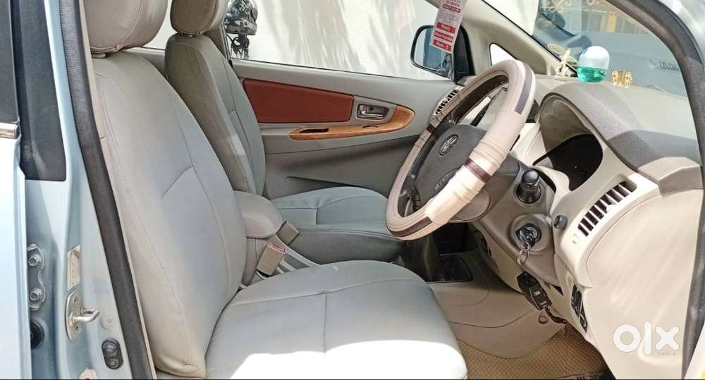 Toyota Innova 2.5v Single Owner December 2009model Fc9-12-29