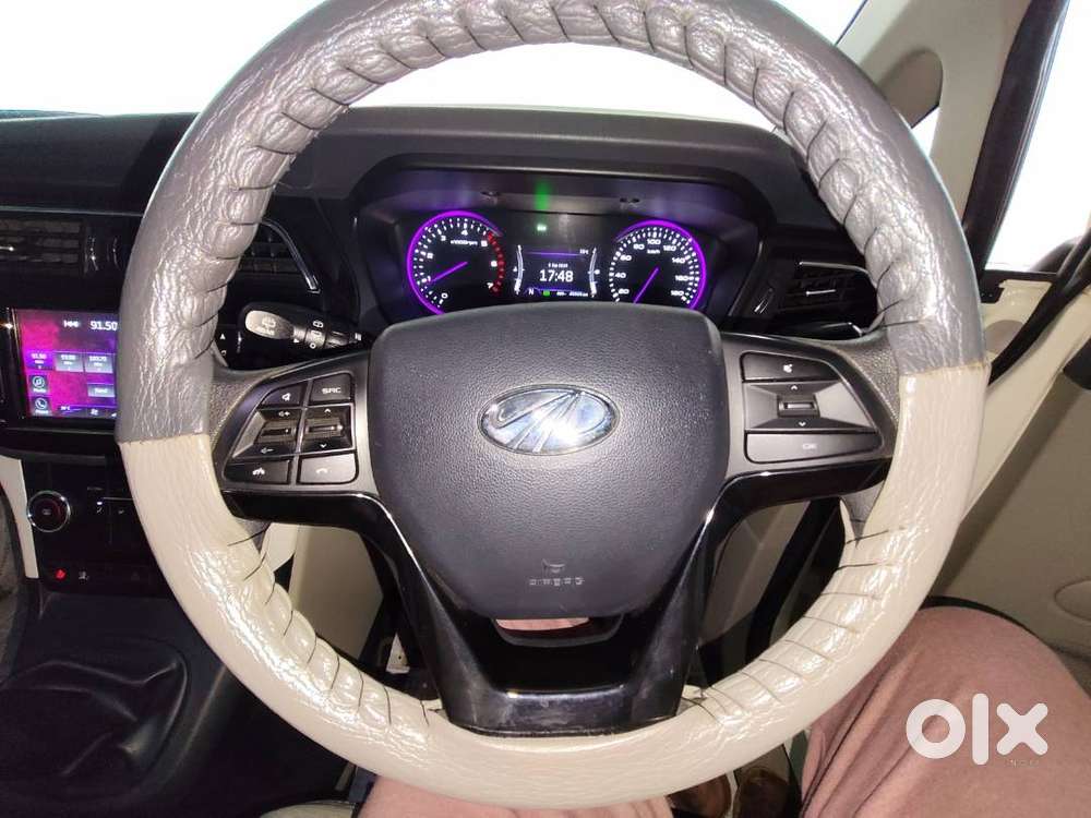 Mahindra Marazzo M6 2019 (pearl White)