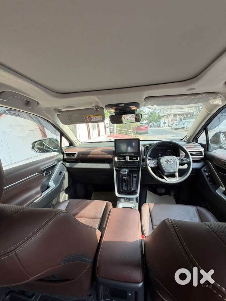 Toyota Innova Hycross 2.0 Zx Hybrid 7 Str, 2025, Petrol