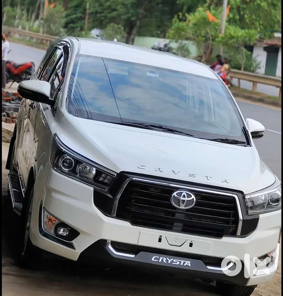 Innova Crysta 2.4v Fix Rate 13.55 Lakh