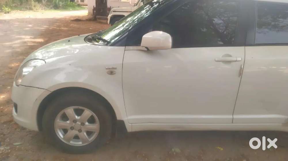 Maruti Suzuki Swift Dzire 2011