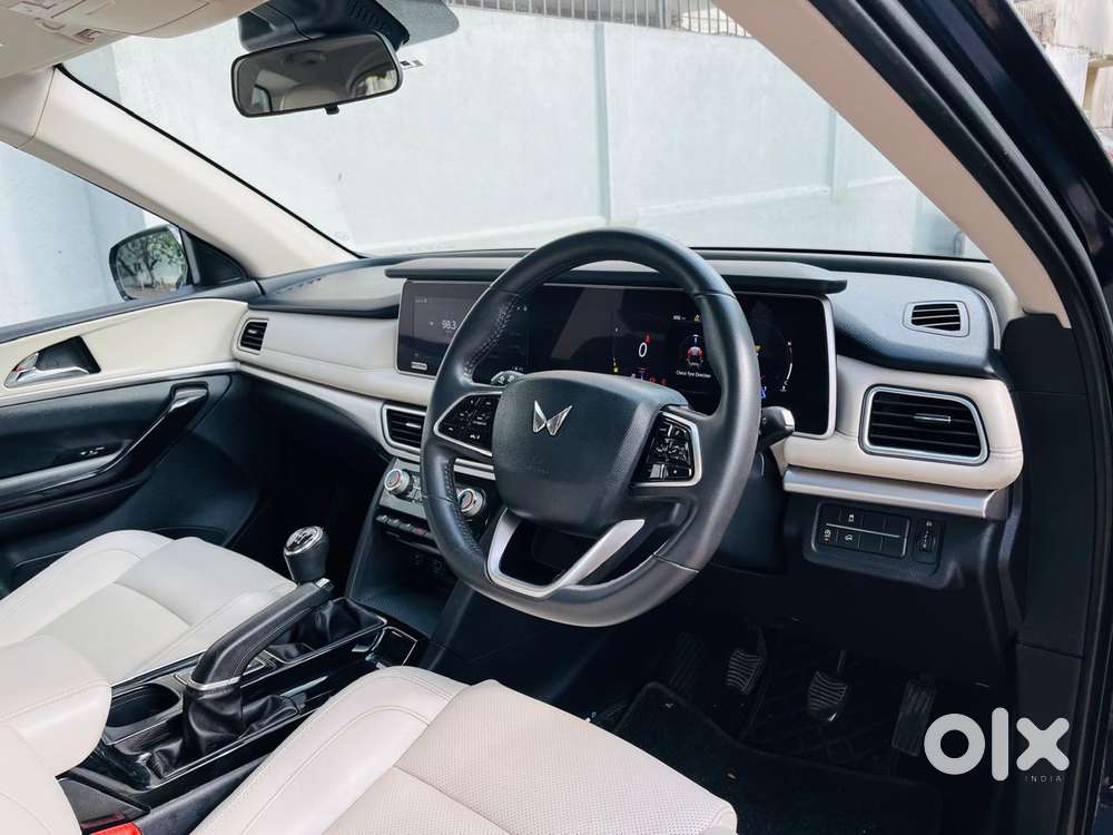 Mahindra Xuv700 2.0 Ax 7 Petrol Mt Str, 2022, Petrol
