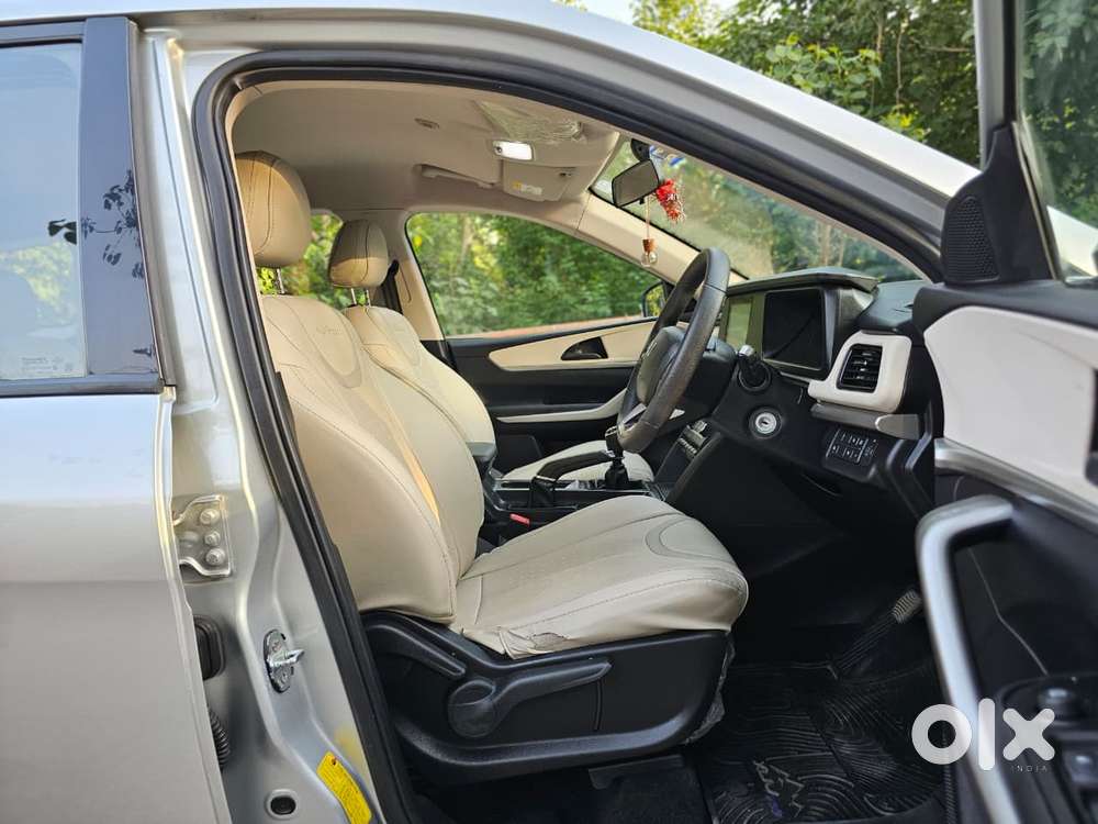 Mahindra Xuv700 2.2 Ax 3 Diesel At 5 Str, 2022, Diesel