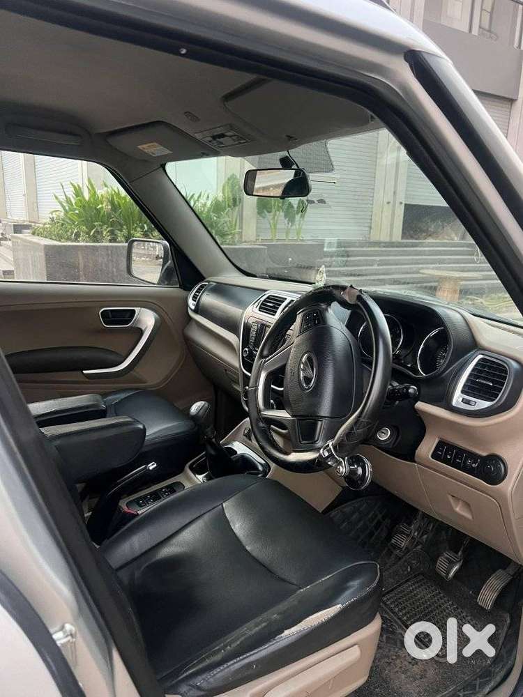 Mahindra Tuv 300 T8, 2016, Diesel