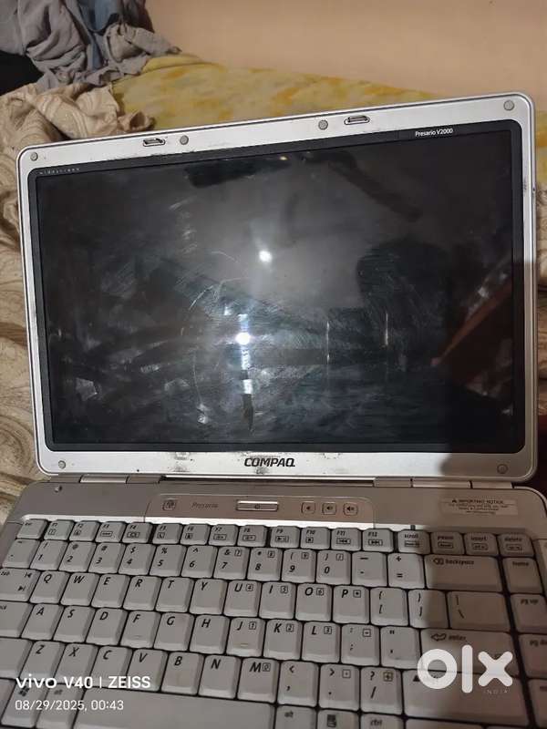 Laptop Compaq presario v2000