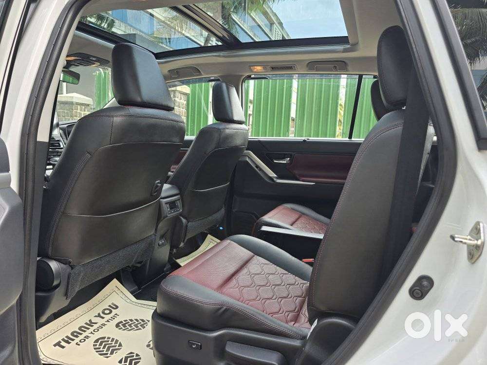 Toyota Innova Hycross 2.0 Zx (o) Hybrid 7 Str, 2025, Petrol
