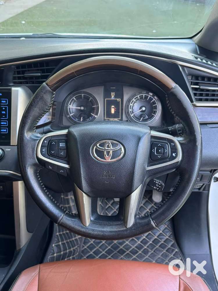 Toyota Innova Crysta 2.8z Automatic, 2016, Diesel