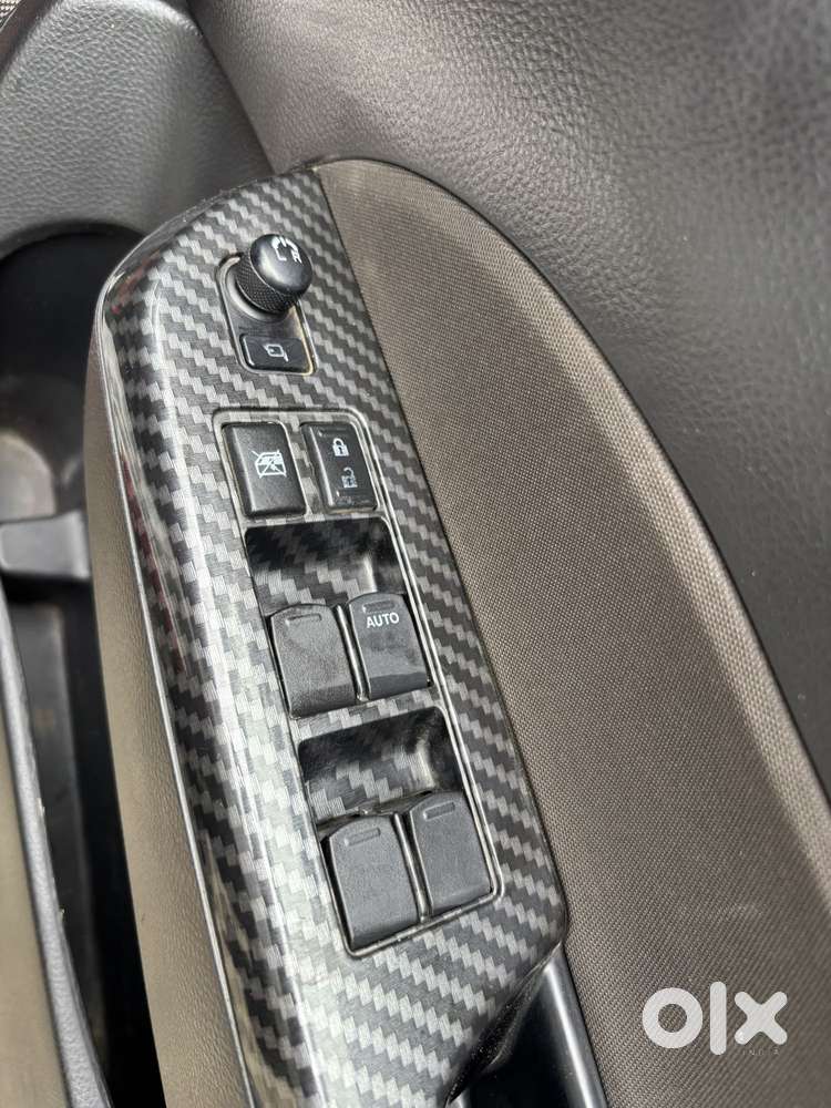 Maruti Suzuki Swift Vxi + Manual, 2017, Petrol