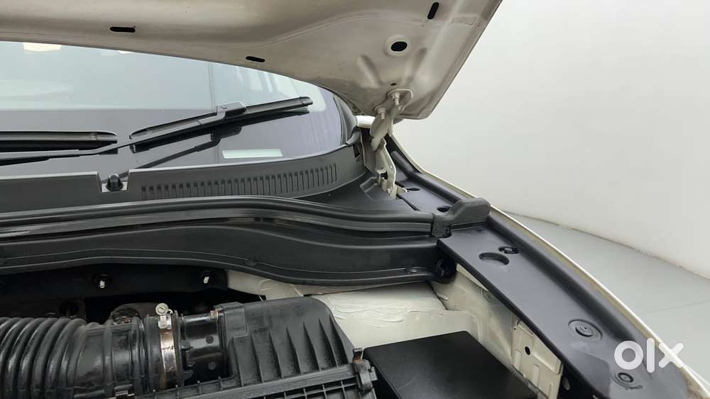 Mahindra Xuv700 2.0 Ax 5 Petrol Mt Str, 2022, Petrol