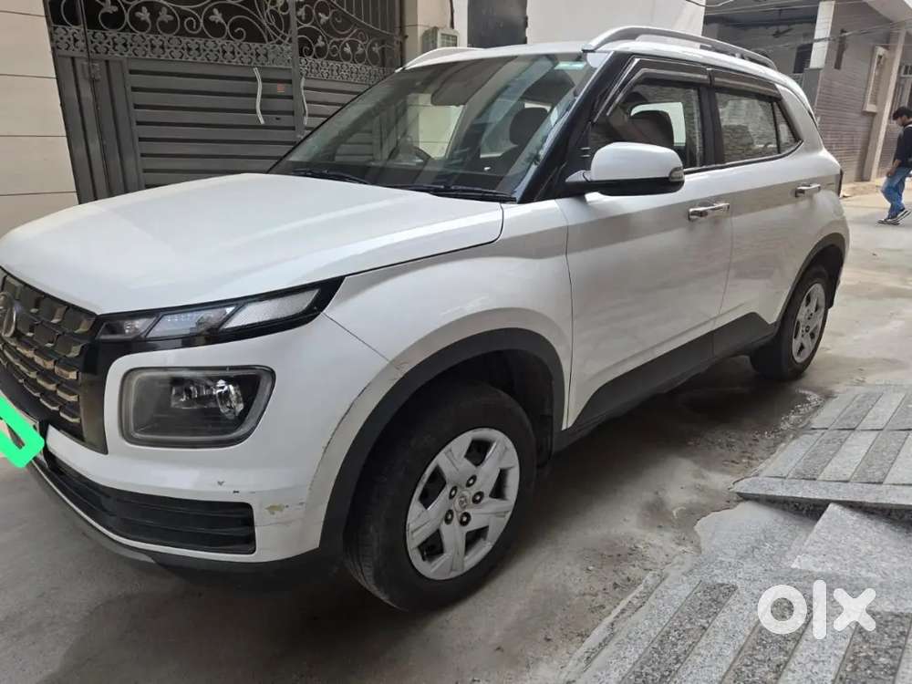 Hyundai Venue Petrol Manual 59000 Km 2022