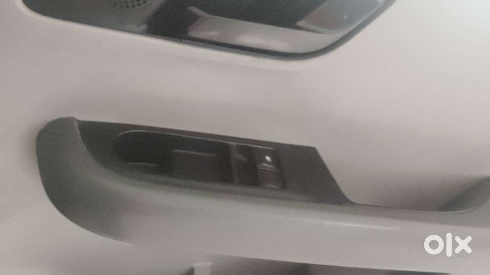 Tata Altroz 1.2 Xe, 2021, Petrol