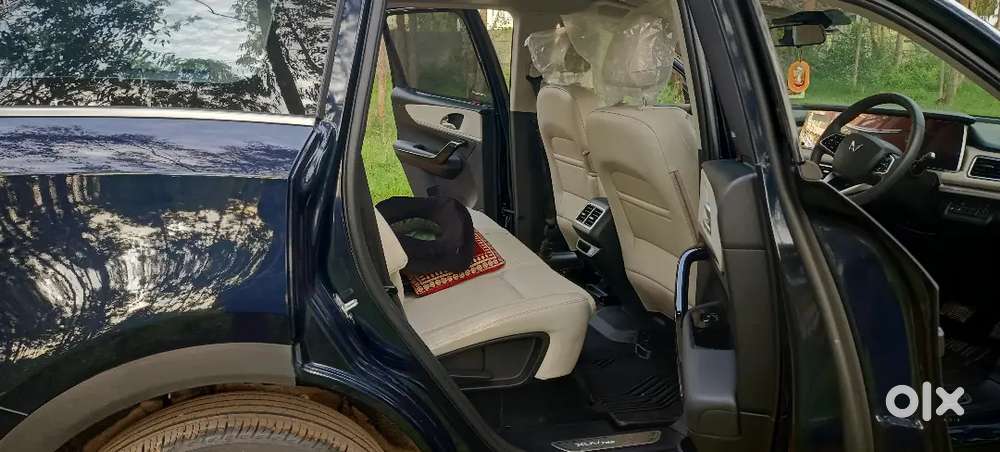 Mahindra Xuv700 2024 At Diesel Well Maintained