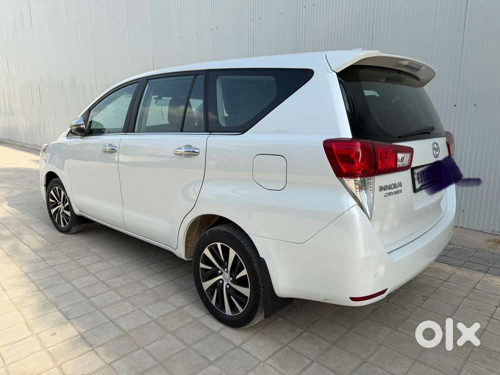 Toyota Innova Crysta 2025