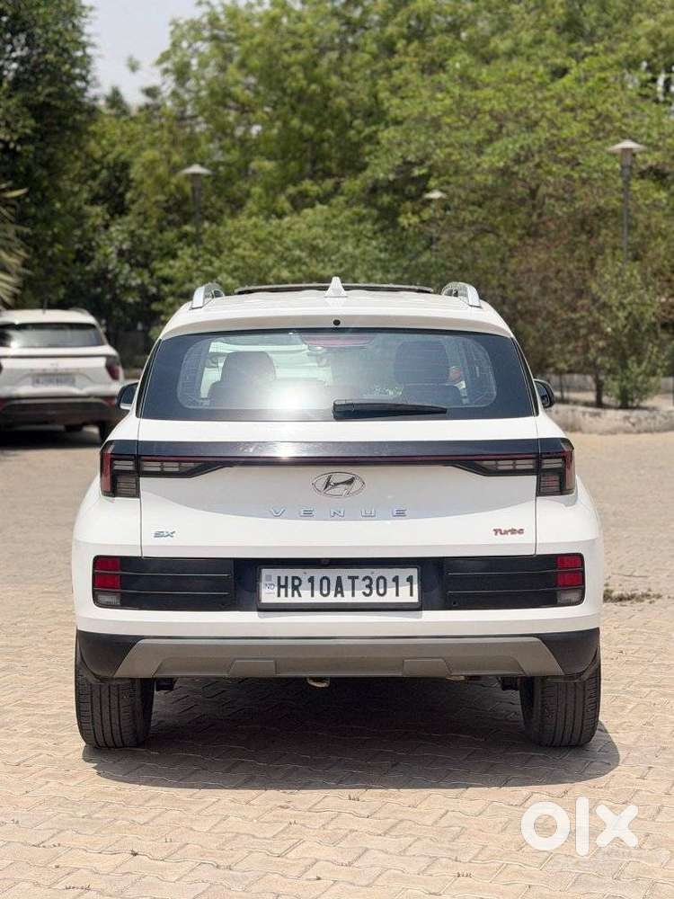 Hyundai Venue Sx(o) 1.0 Turbo Dct Knight Edition, 2024, Petrol