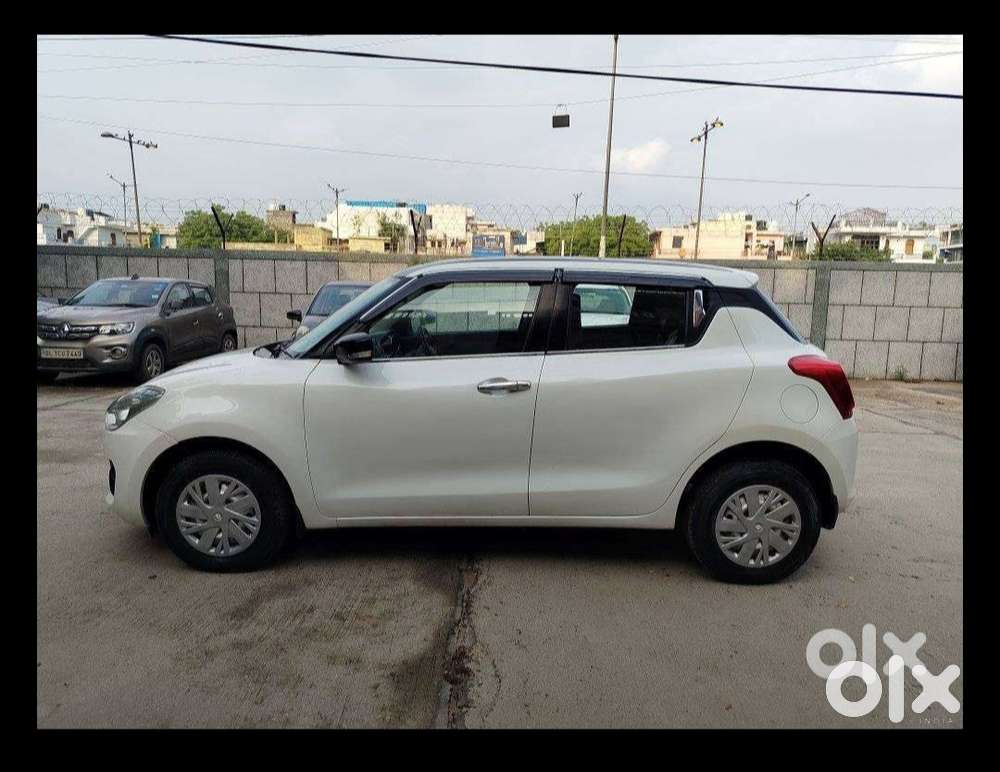 Maruti Suzuki Swift Vxi + Manual, 2022, Petrol
