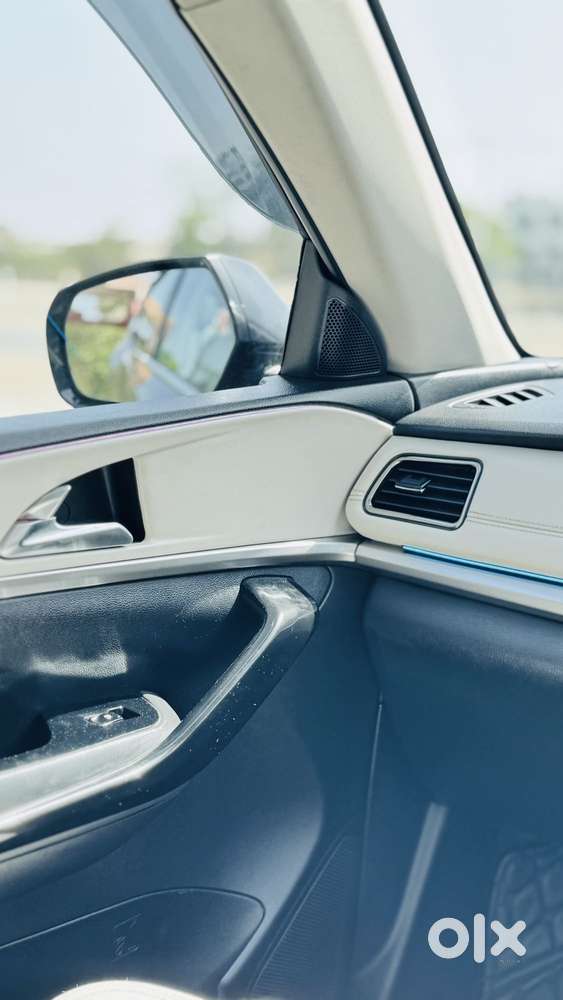 Mahindra Xuv700 2.2 Ax 7 Diesel At Str, 2025, Diesel