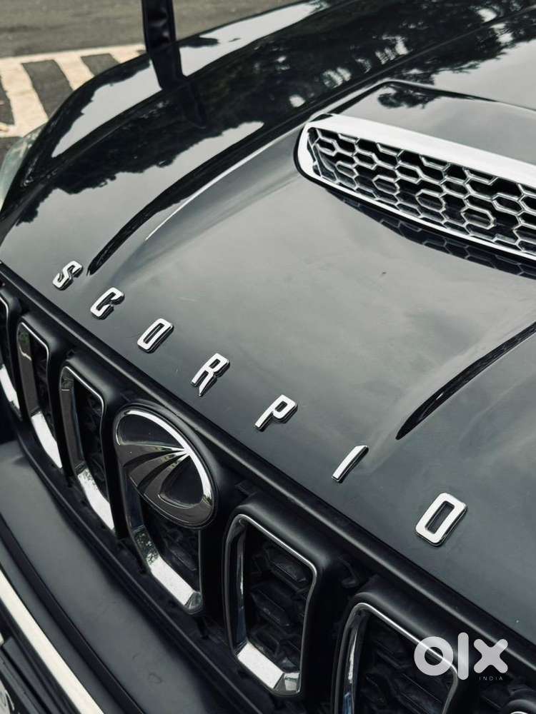 Mahindra Scorpio S11 Black 2019