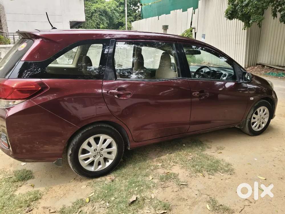 Honda Mobilio 2015 Petrol Well Maintained Top Vmt 43000 Kms 7 Seater