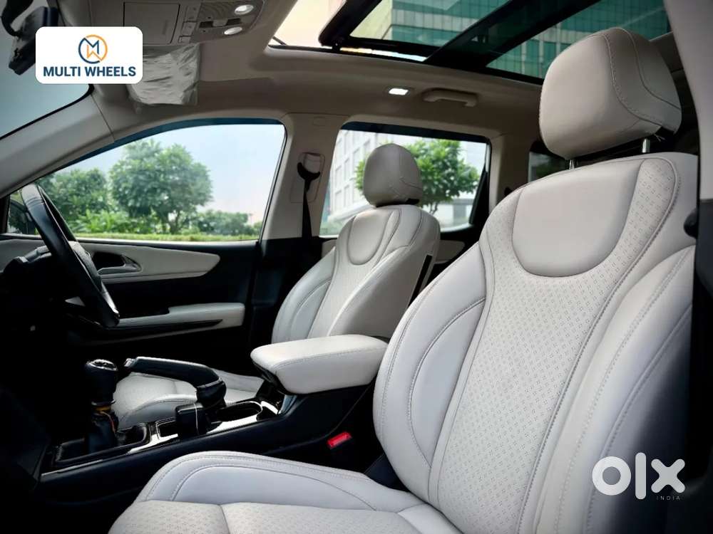 Mahindra Xuv700 2.0 Ax 5 Petrol Mt 7 Str, 2024, Petrol