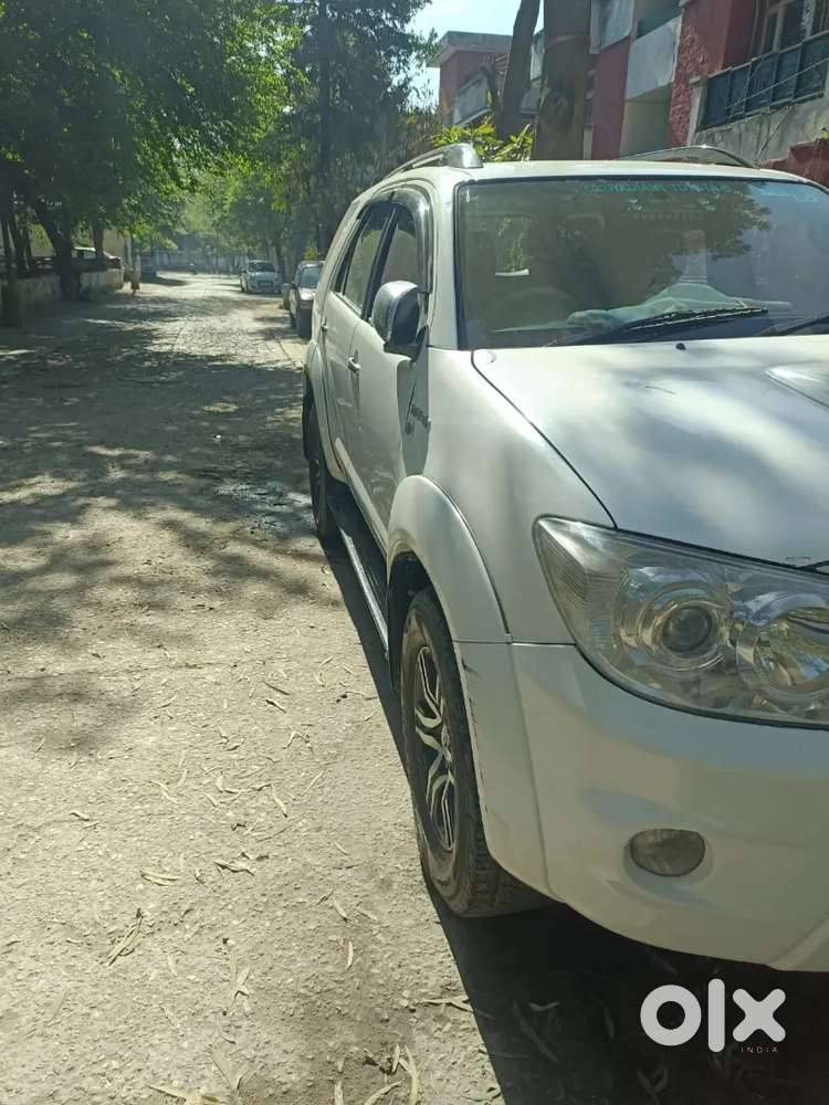 Toyota Fortuner 2011