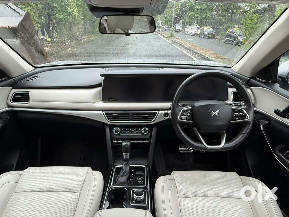 Mahindra Xuv700 2.2 Ax 7 Diesel At Luxury Pack Str Awd, 2022, Diesel