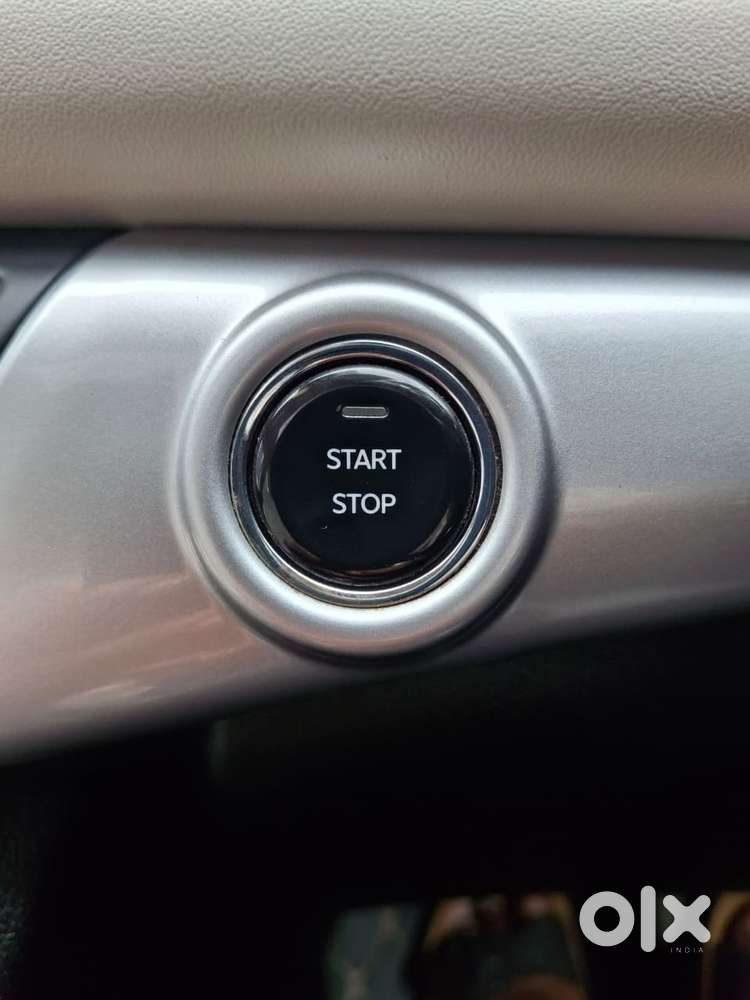 Mahindra Xuv700 2.0 Ax 7 Petrol At Str, 2023, Petrol