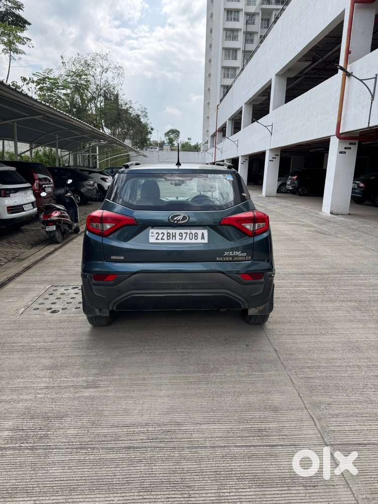 2021 Mahindra Xuv 300 W6 Turbo Petrol Amt, Sunroof Well Maintained
