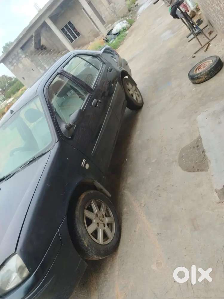 Ford Ikon Music 2005