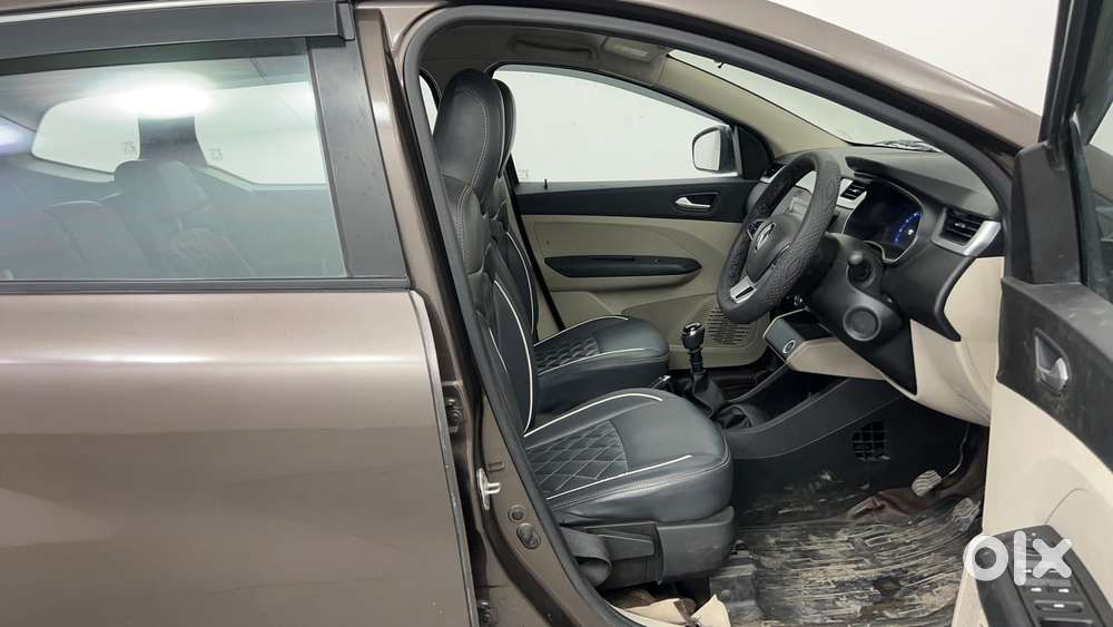Renault Triber Rxz, 2023, Petrol