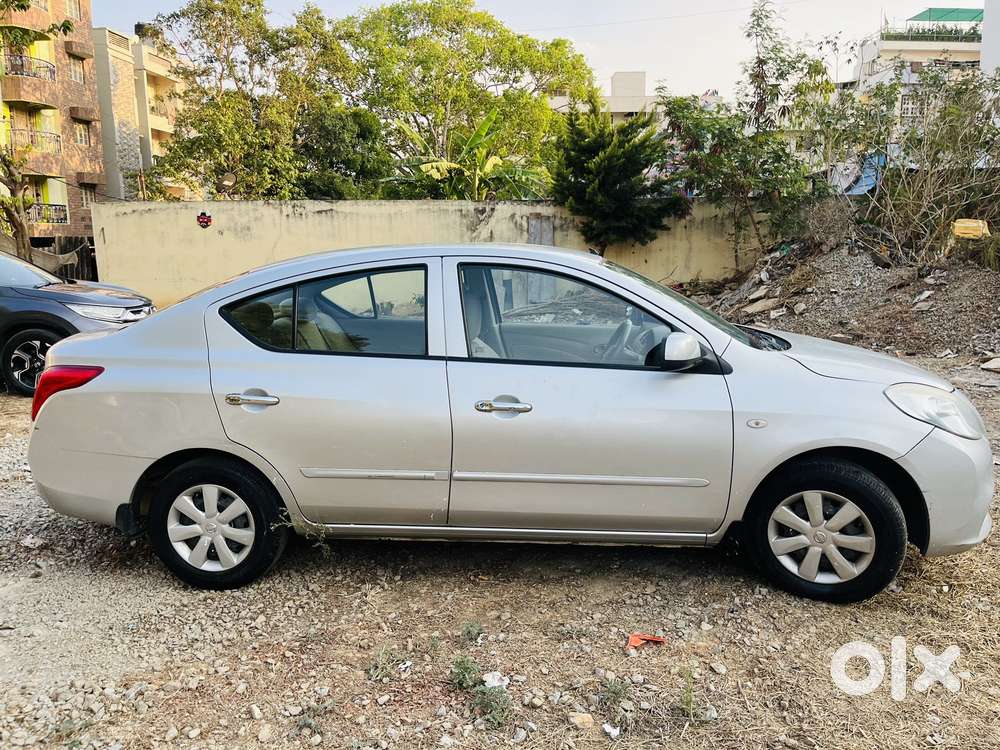 Nissan Sunny, 2011, Petrol