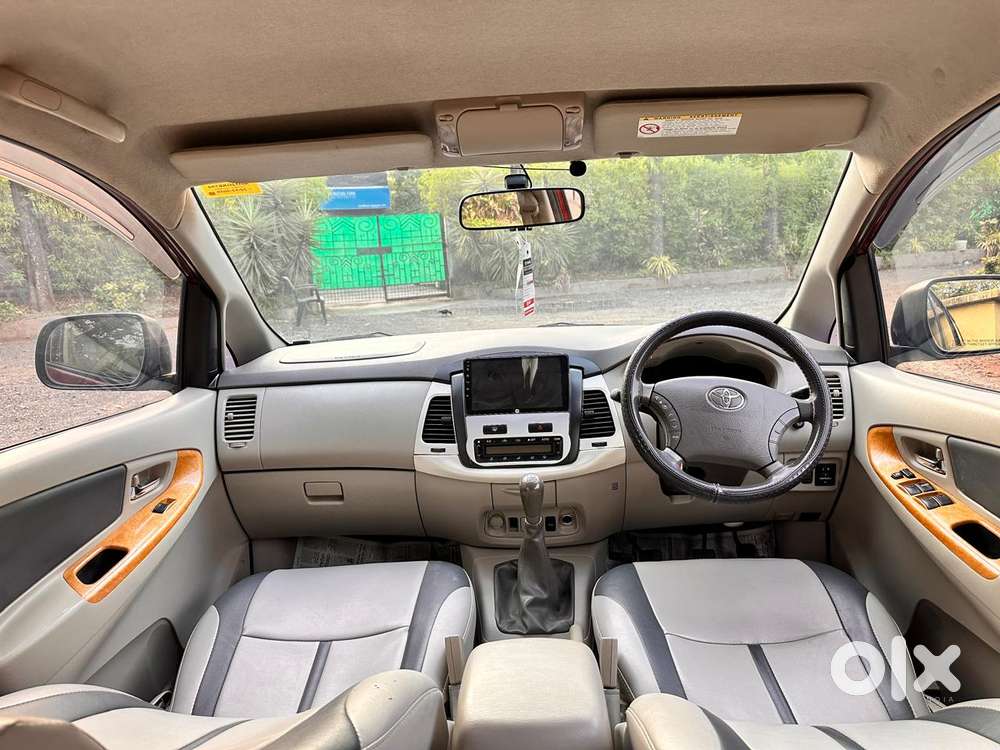 Toyota Innova 2004-2011 2.5 V Diesel 8-seater, 2010, Diesel