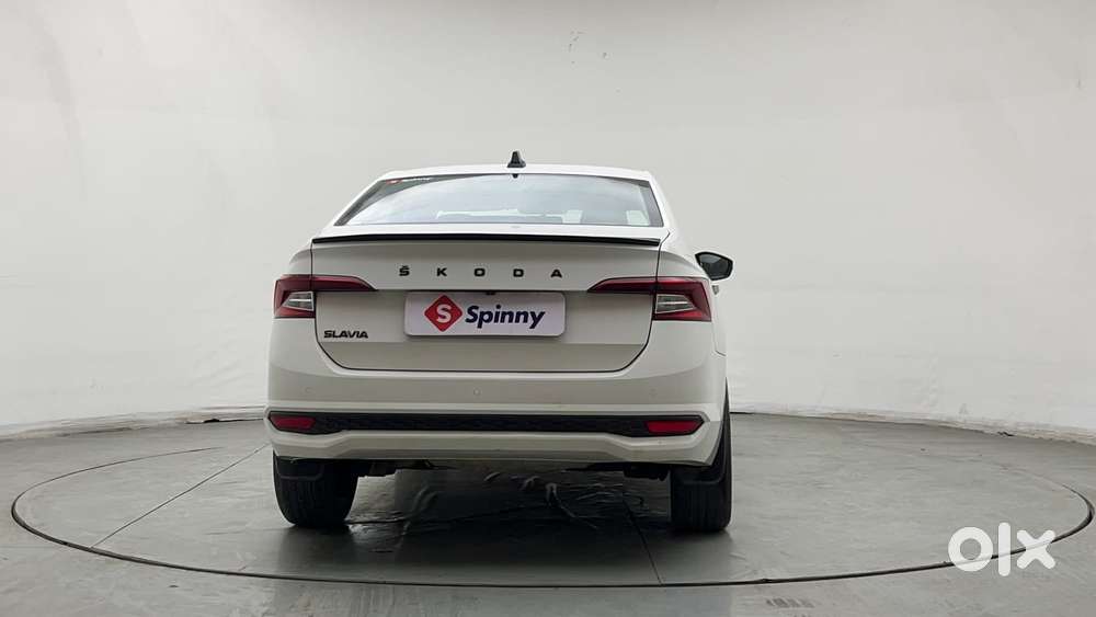 Skoda Slavia Ambition 1.0l Tsi At, 2022, Petrol