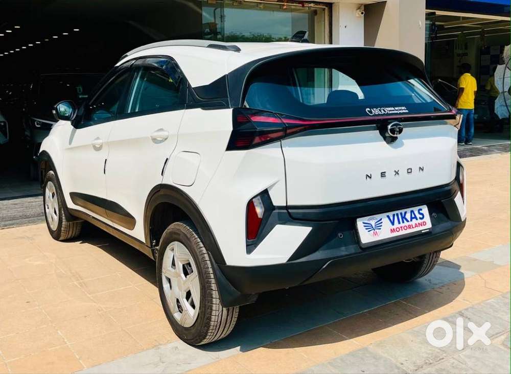 Tata Nexon Pure Plus (s) Petrol Amt, 2025, Petrol