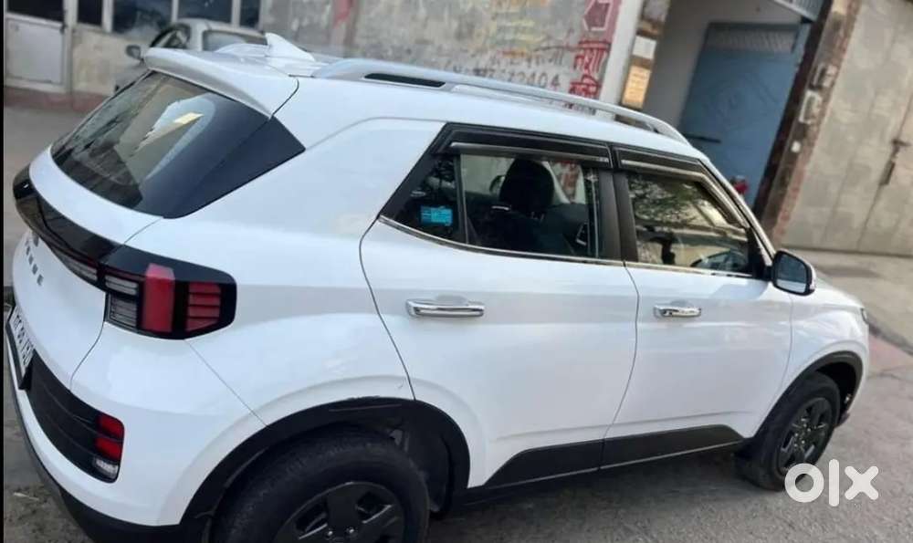 Hyundai Venue 2023 Petrol Well Maintained