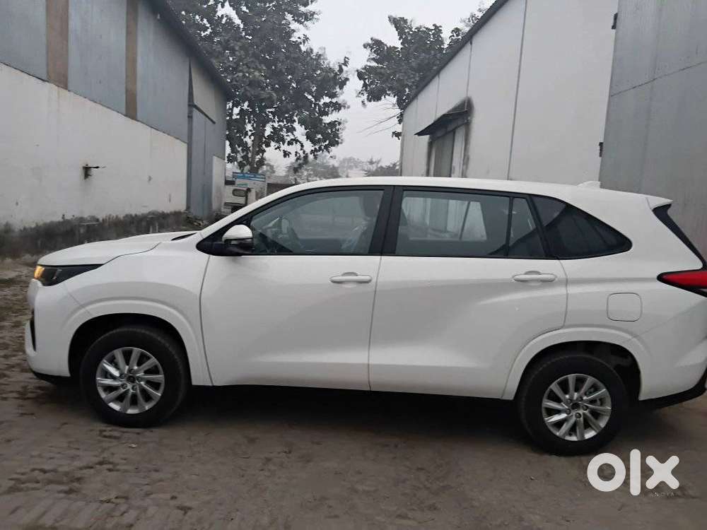 Toyota Innova Hycross 2.0 Gx 8 Str, 2026, Petrol